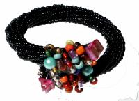 Armreif  mit Kunststoffperlen